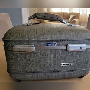 Vintage 1960s american tourister tweed train case